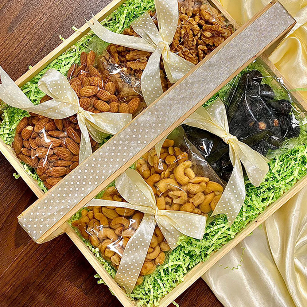 Arabian Dreams: Sweets & Nuts from the East - Image 2