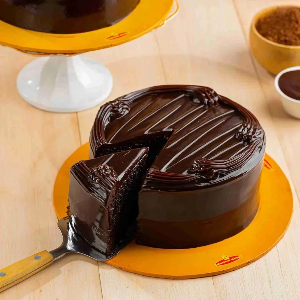 Elegant Indulgence: Royal Fudge Cake 2lbs with Whimsical White - Image 3