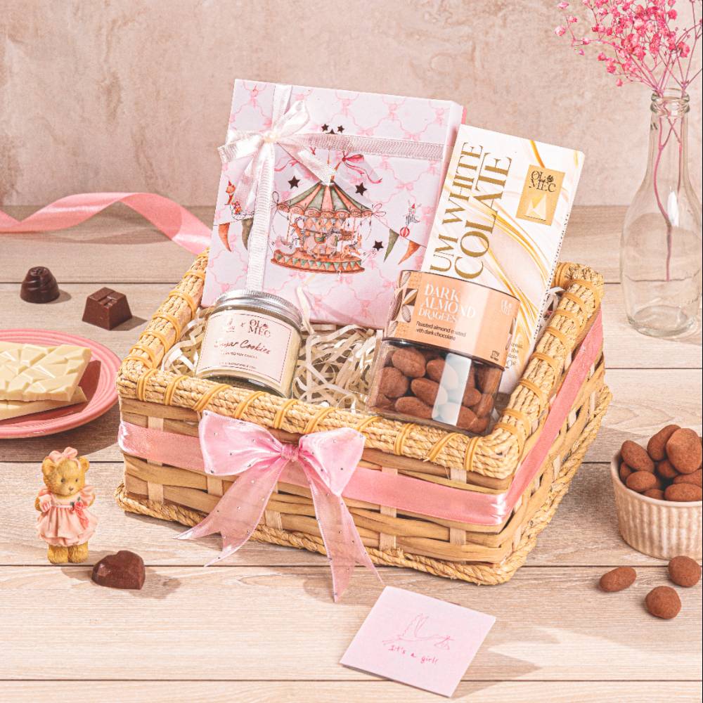It's a Girl Basket