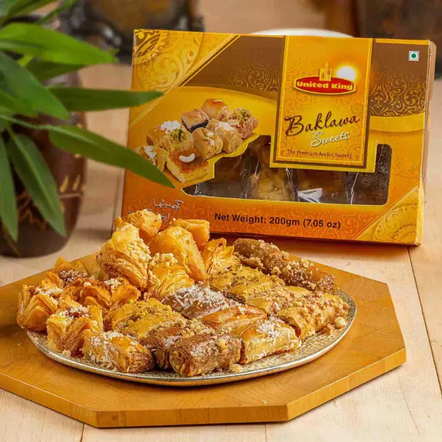 Timeless Treat: Baklawa Mix with Dream Bouquet - Image 2